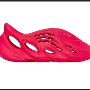 Foam runners mens size  5 or women’s size 7  red